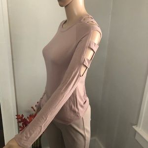 Cute medium long sleeve shirt in great condition